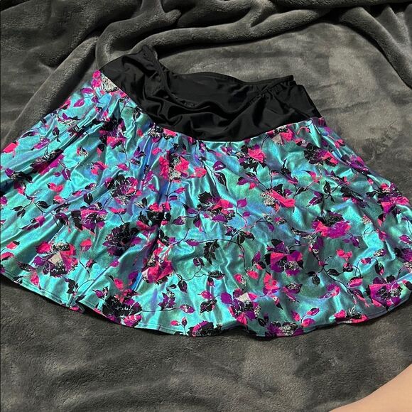 Bolder athletic Floral Patterned Skirt in Black and Blue - Picture 1 of 6